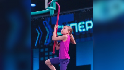 "Хотела показать силу, чтобы одноклассники перестали обижать": чепецкая школьница борется за 2 миллиона рублей на шоу "Суперниндзя.Дети" 12+